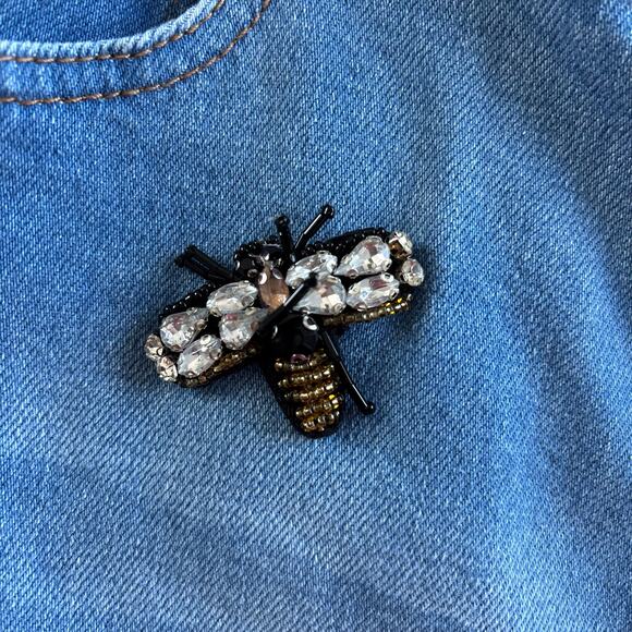 Munthe Occasion Rhinestone Beaded Bee Brooches Boyfriend Jeans Blue - Picture 5 of 6